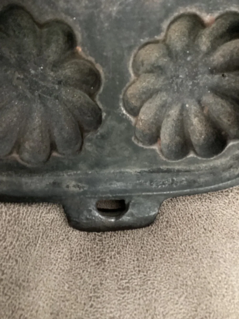 Vintage Turks head cast iron gem muffin pan no bundle